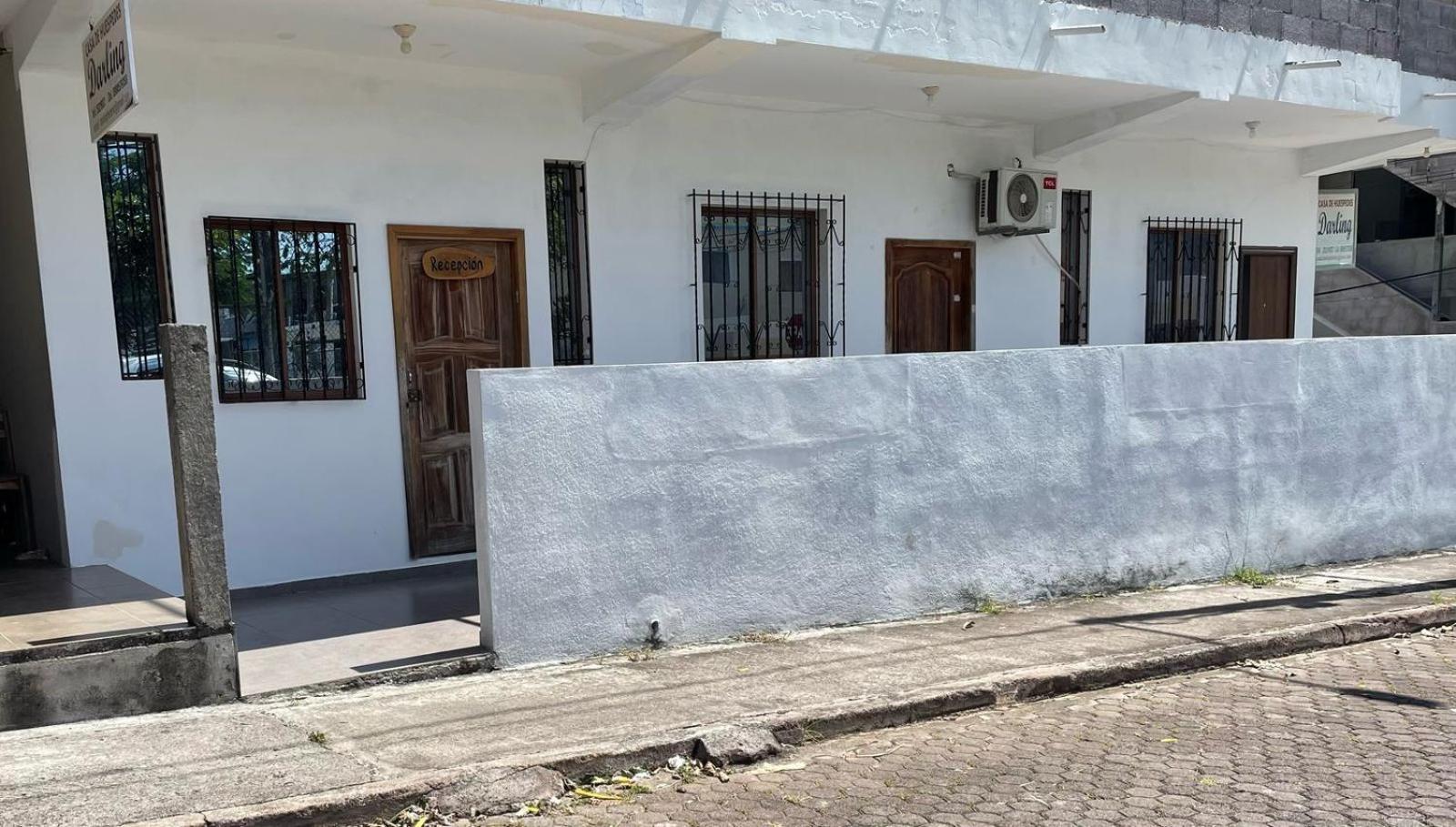 Отель Casa De Huespedes "Darling" Пуэрто-Бакерисо-Морено Экстерьер фото
